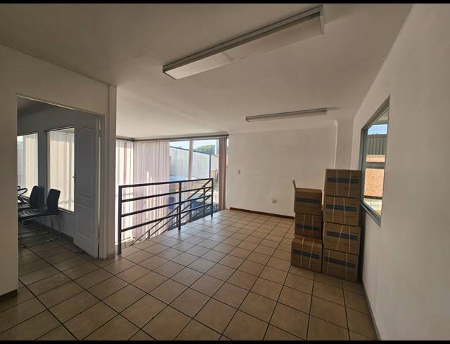 1,030M² WAREHOUSE TO LET IN MEADOWDALE